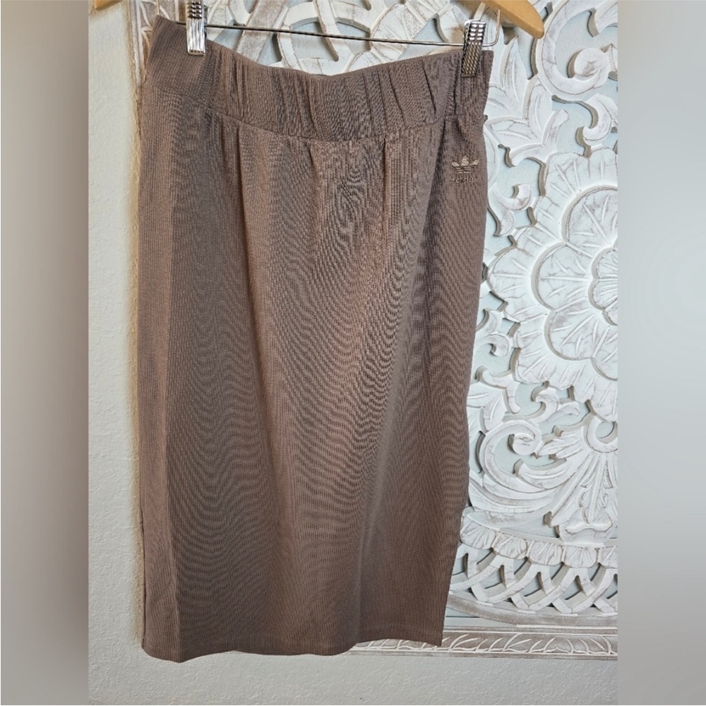 Adidas Originals Women's Sportwear Fit Ribbed Midi Skirt Taupe Size L